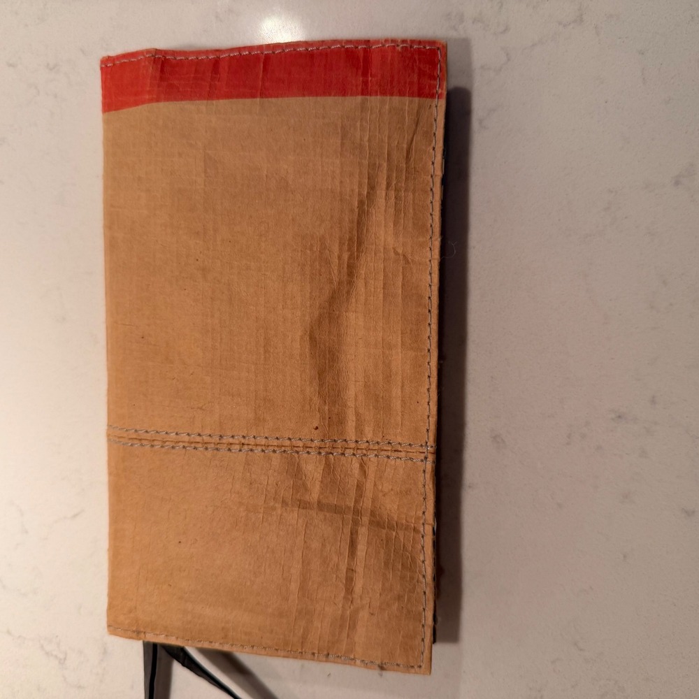 Keen Repurposed Wristlet Wallet Strap Snap Close Pockets Sustainable Recycled - Picture 6 of 11